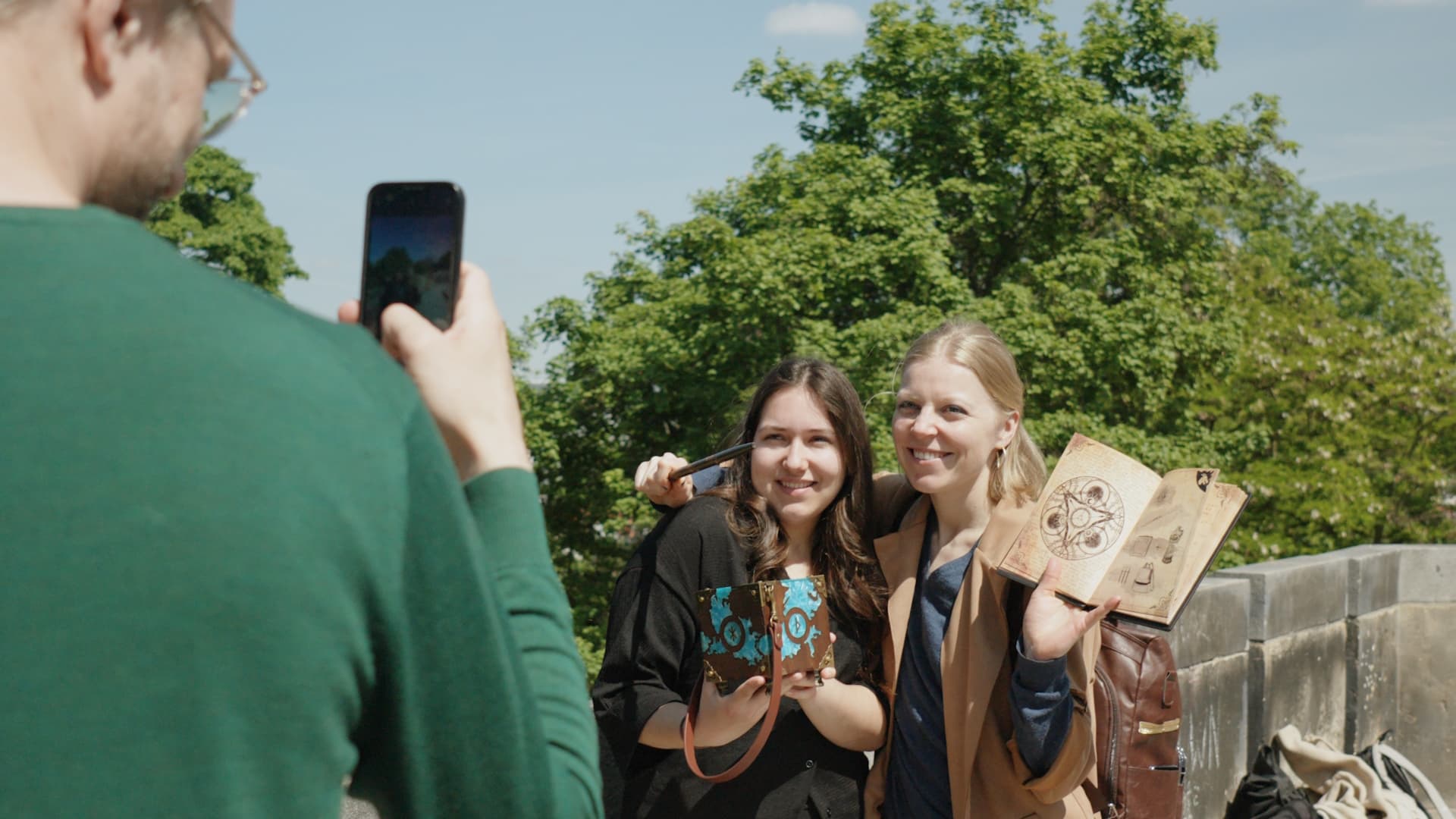 Gruppe beim magischen Outdoor-Escape-Game Auroras Zauberwürfel in Bautzen